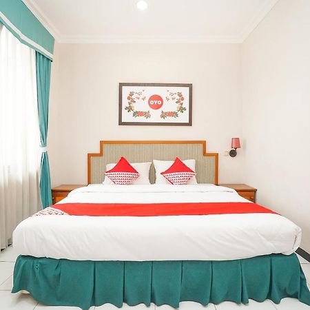 Istana Permata Juanda Hotel Sawotratap Екстериор снимка