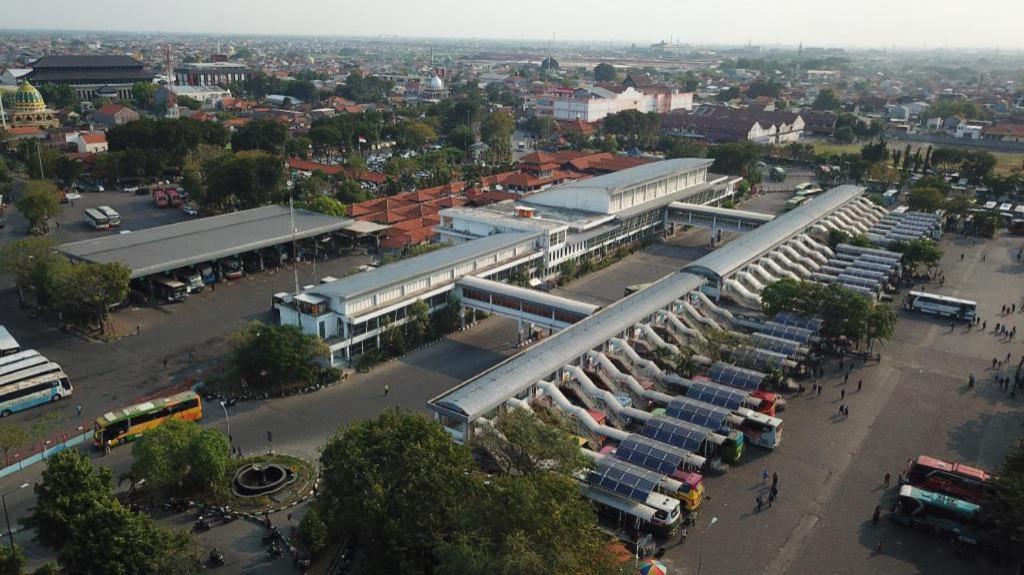 Istana Permata Juanda Hotel Sawotratap Екстериор снимка