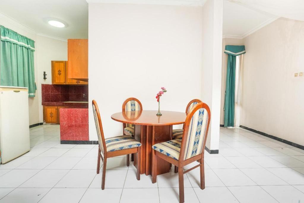 Istana Permata Juanda Hotel Sawotratap Екстериор снимка