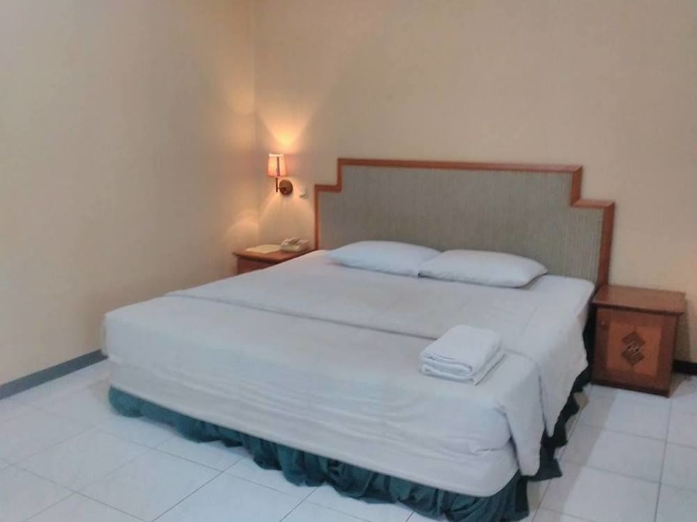 Istana Permata Juanda Hotel Sawotratap Екстериор снимка