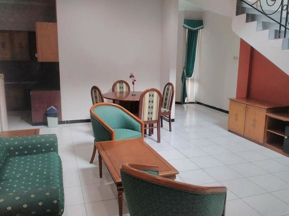 Istana Permata Juanda Hotel Sawotratap Екстериор снимка