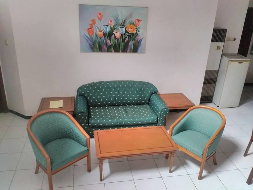 Istana Permata Juanda Hotel Sawotratap Екстериор снимка