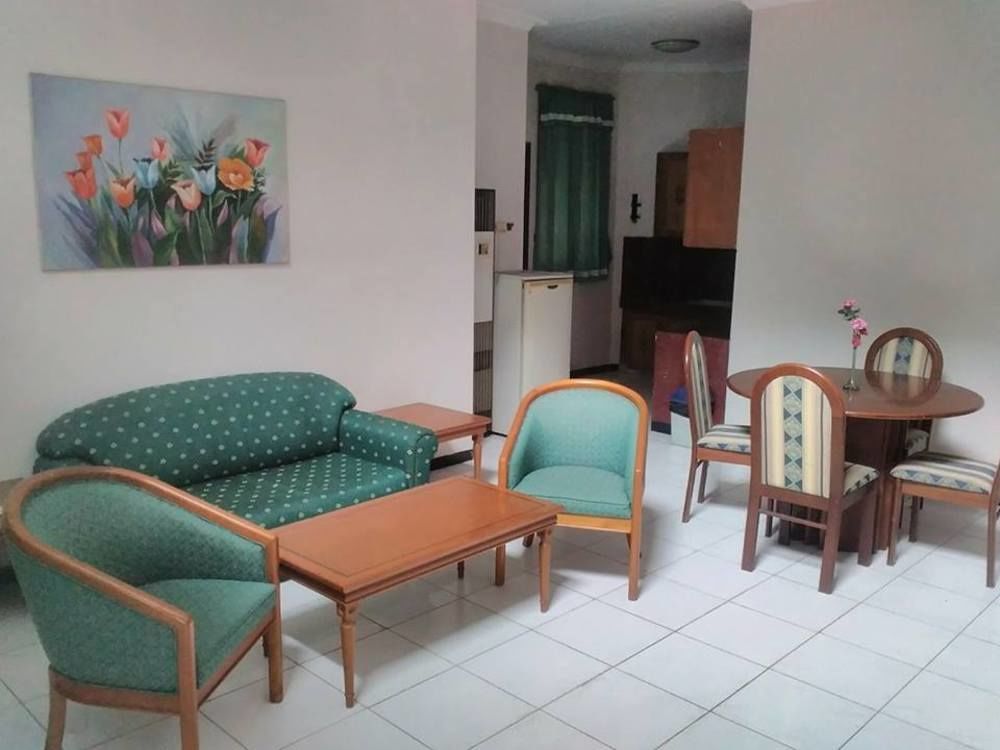 Istana Permata Juanda Hotel Sawotratap Екстериор снимка