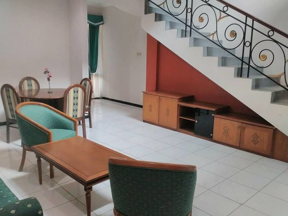 Istana Permata Juanda Hotel Sawotratap Екстериор снимка