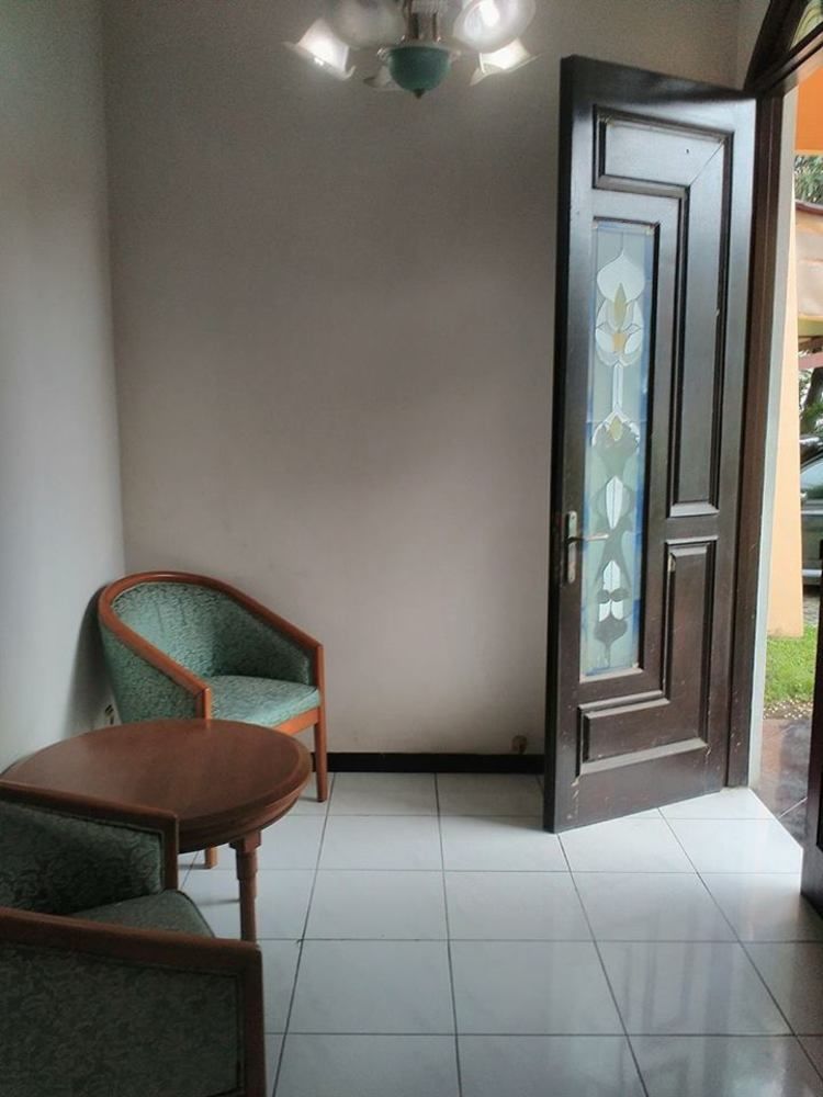 Istana Permata Juanda Hotel Sawotratap Екстериор снимка