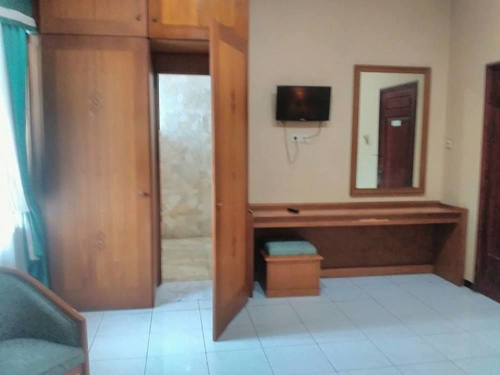 Istana Permata Juanda Hotel Sawotratap Екстериор снимка