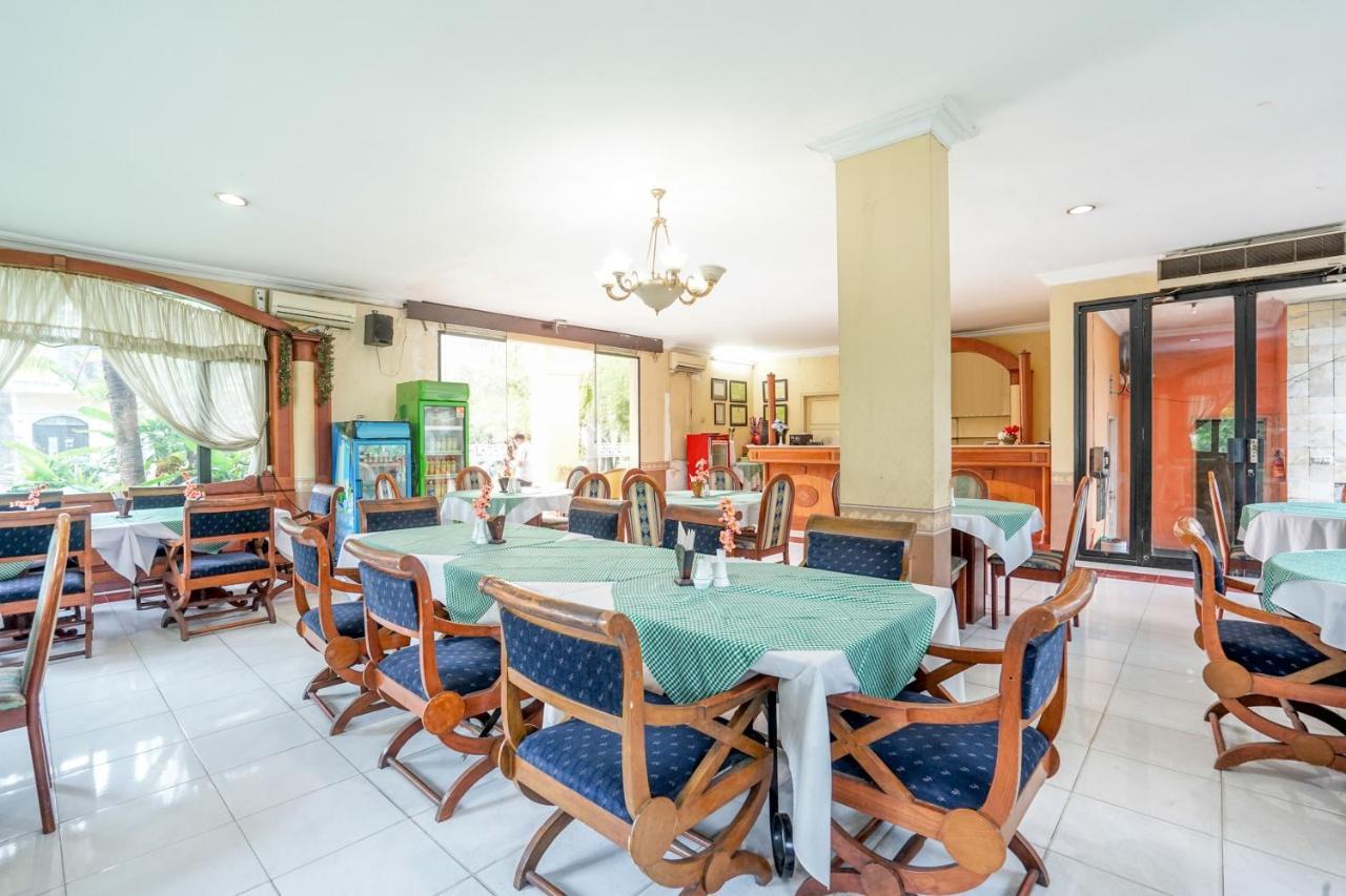 Istana Permata Juanda Hotel Sawotratap Екстериор снимка
