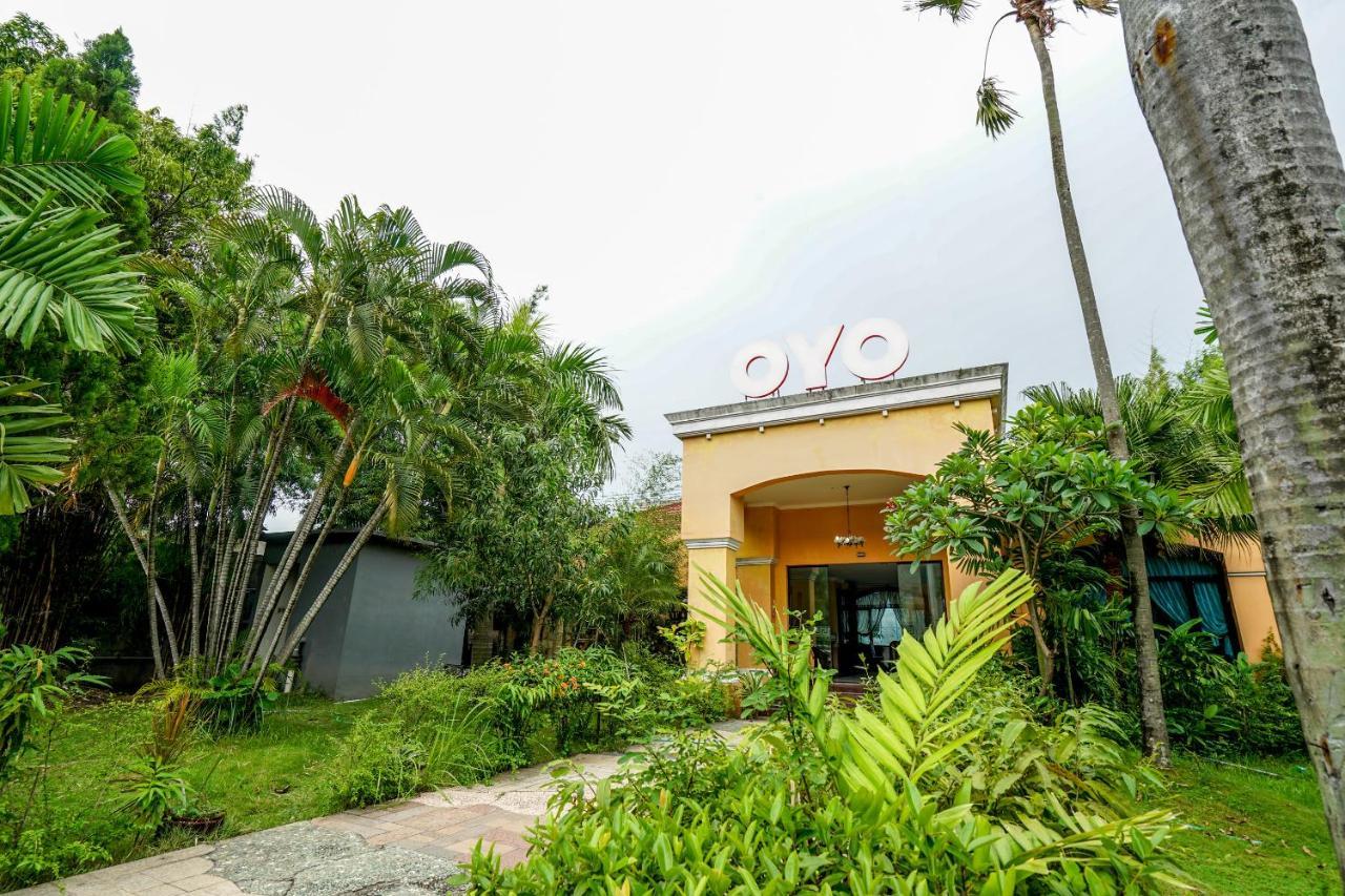 Istana Permata Juanda Hotel Sawotratap Екстериор снимка