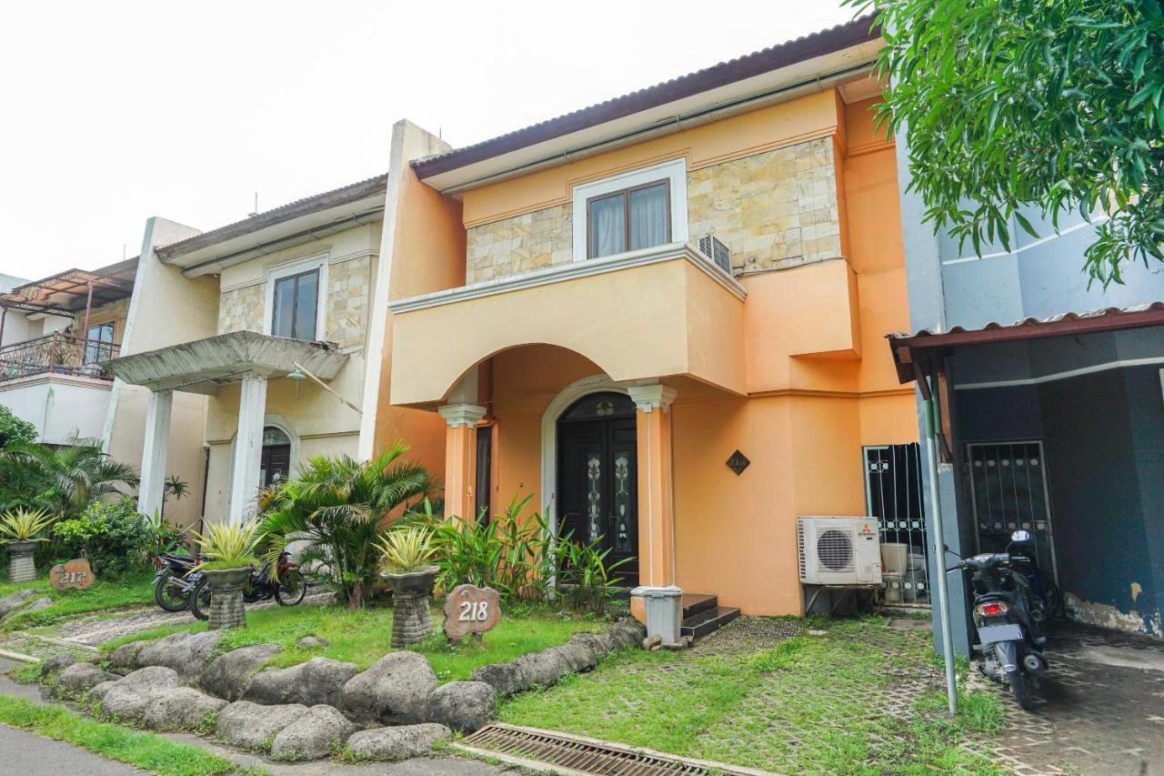 Istana Permata Juanda Hotel Sawotratap Екстериор снимка