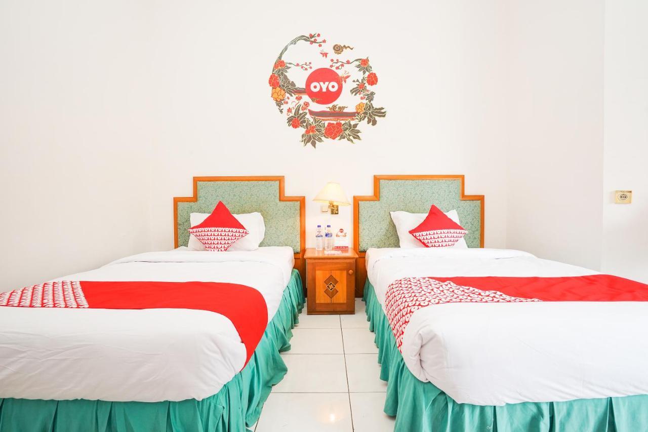 Istana Permata Juanda Hotel Sawotratap Екстериор снимка