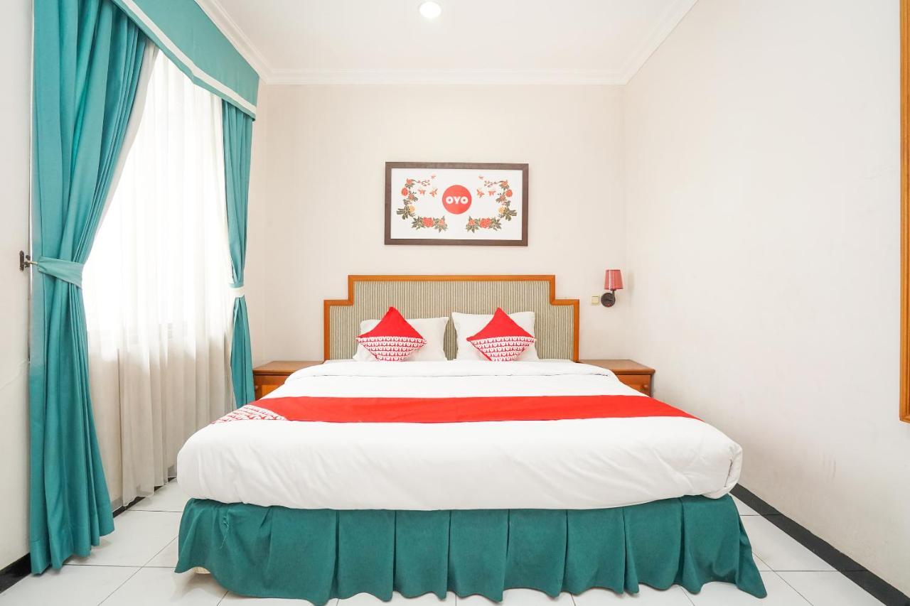 Istana Permata Juanda Hotel Sawotratap Екстериор снимка