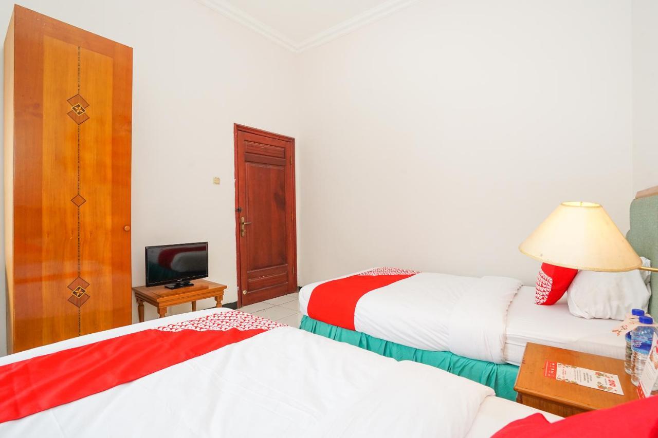 Istana Permata Juanda Hotel Sawotratap Екстериор снимка