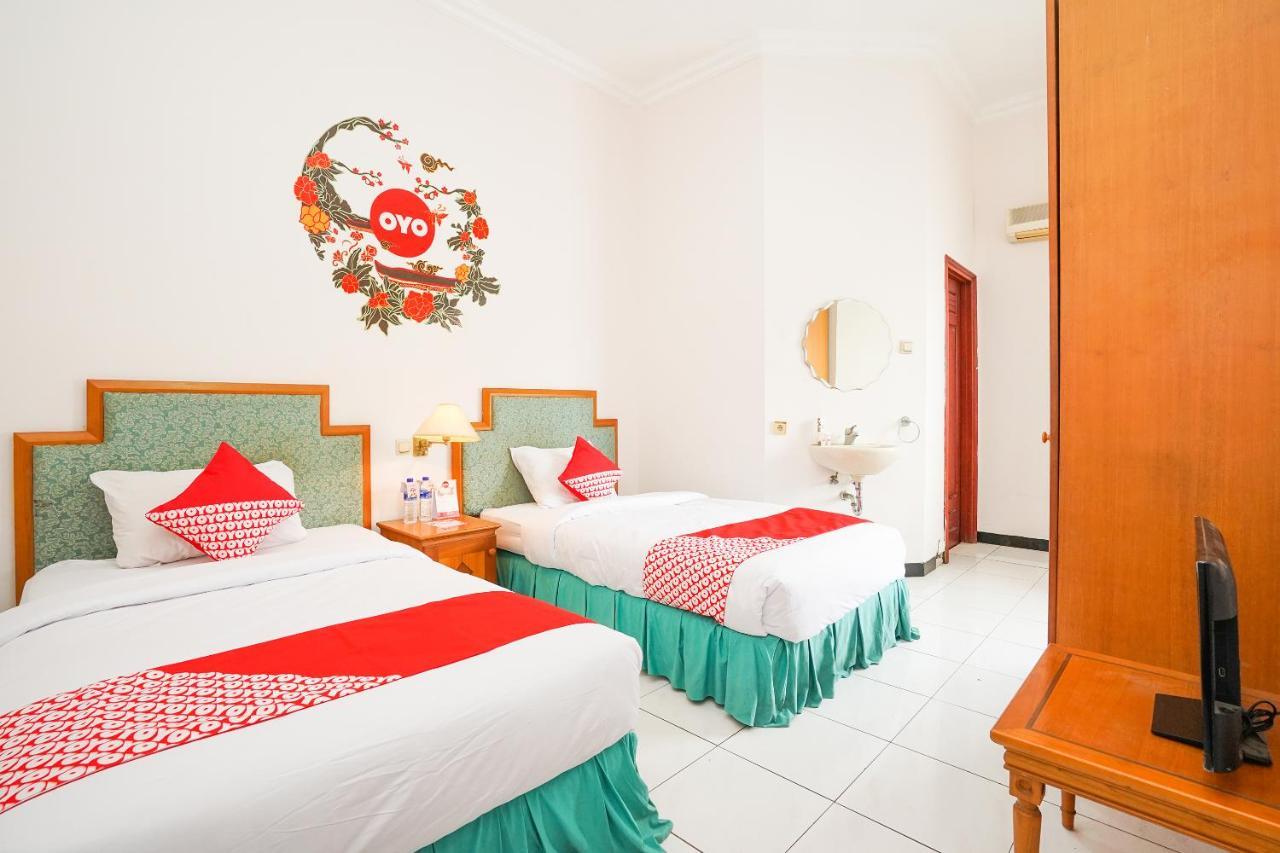 Istana Permata Juanda Hotel Sawotratap Екстериор снимка