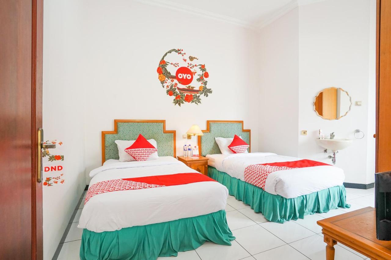 Istana Permata Juanda Hotel Sawotratap Екстериор снимка