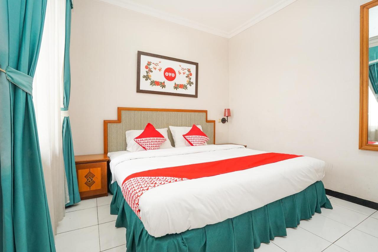 Istana Permata Juanda Hotel Sawotratap Екстериор снимка