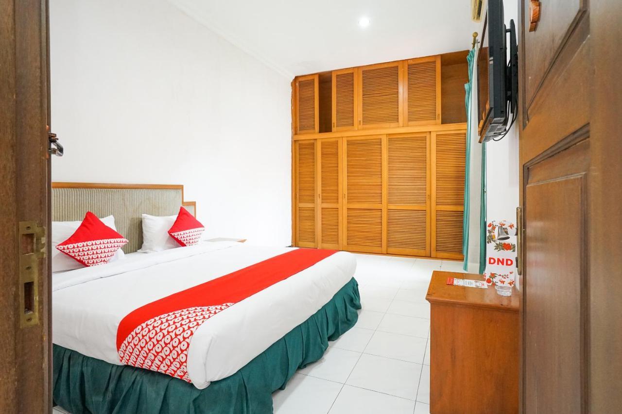 Istana Permata Juanda Hotel Sawotratap Екстериор снимка