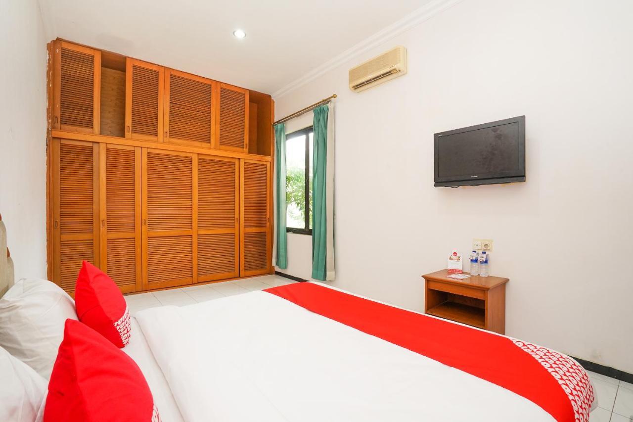 Istana Permata Juanda Hotel Sawotratap Екстериор снимка