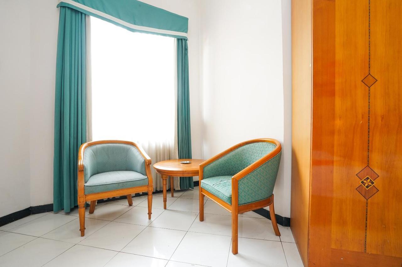 Istana Permata Juanda Hotel Sawotratap Екстериор снимка