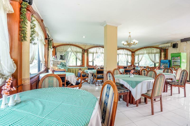 Istana Permata Juanda Hotel Sawotratap Екстериор снимка