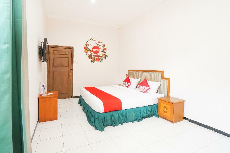 Istana Permata Juanda Hotel Sawotratap Екстериор снимка