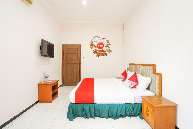 Istana Permata Juanda Hotel Sawotratap Екстериор снимка