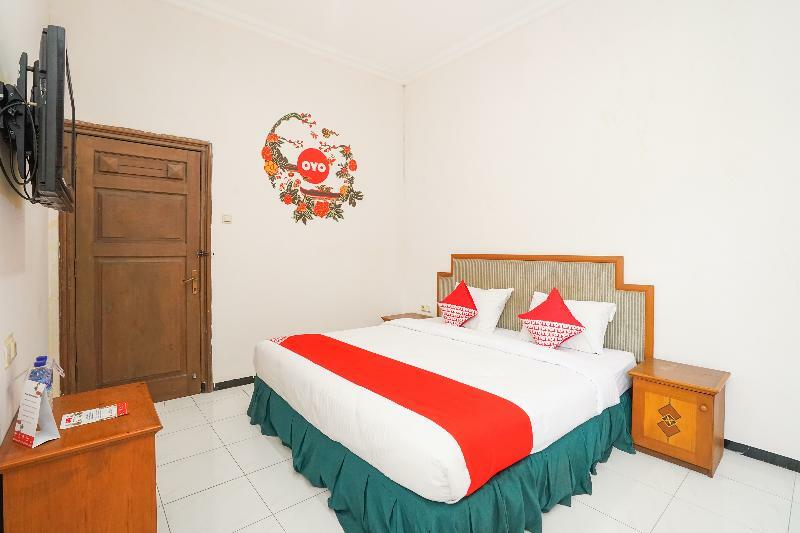 Istana Permata Juanda Hotel Sawotratap Екстериор снимка