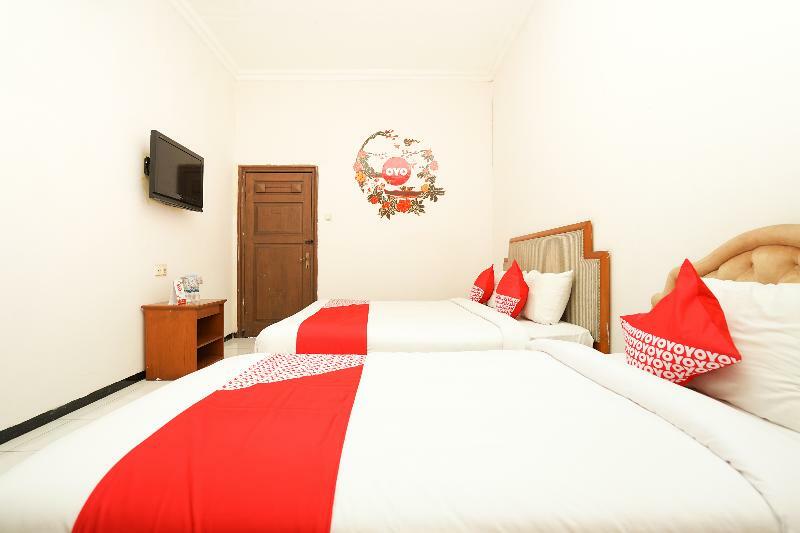 Istana Permata Juanda Hotel Sawotratap Екстериор снимка