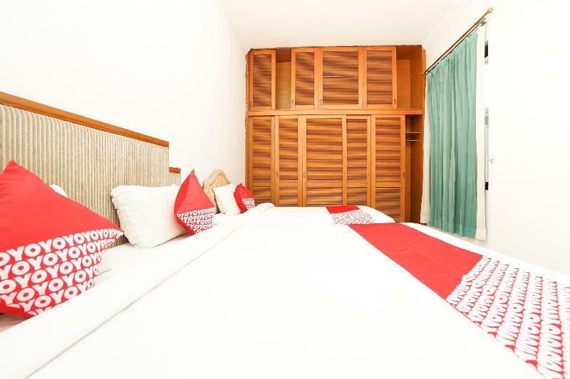 Istana Permata Juanda Hotel Sawotratap Екстериор снимка
