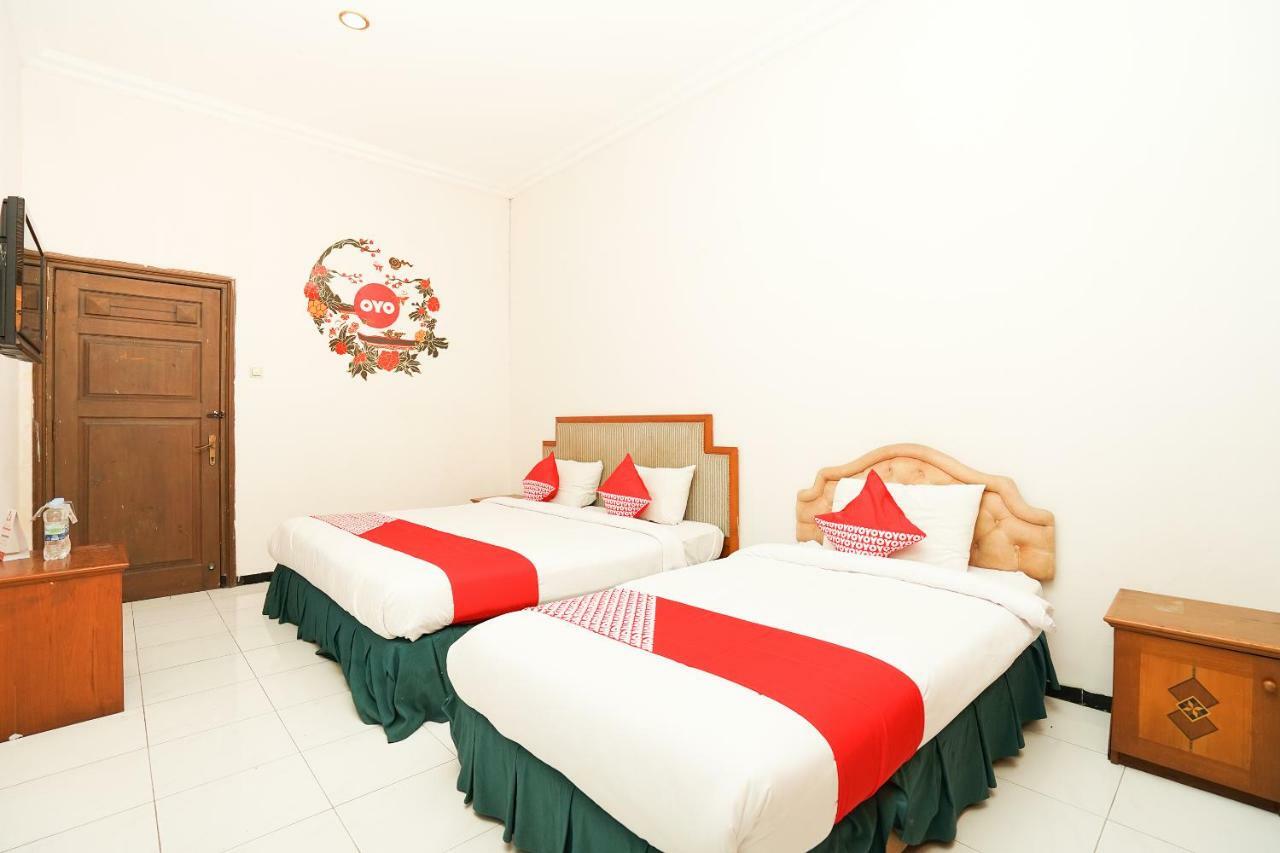 Istana Permata Juanda Hotel Sawotratap Екстериор снимка