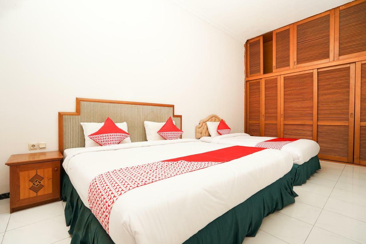 Istana Permata Juanda Hotel Sawotratap Екстериор снимка