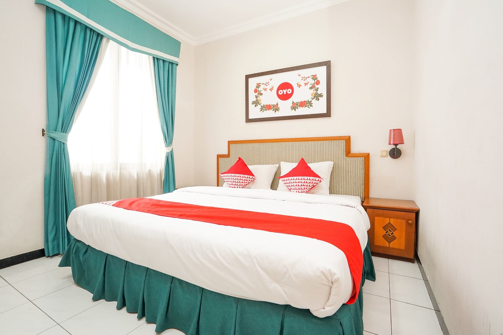 Istana Permata Juanda Hotel Sawotratap Екстериор снимка